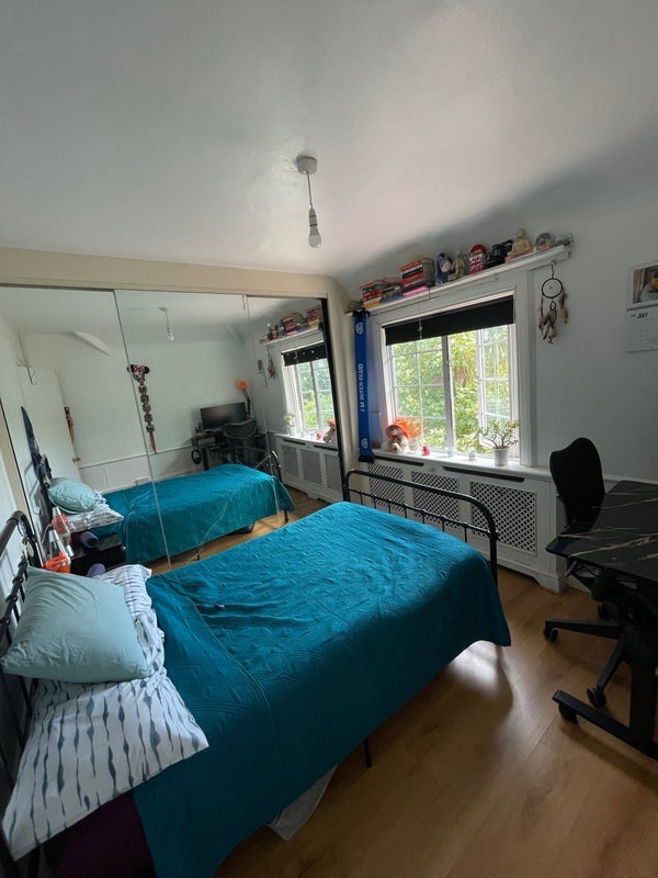 Room Hilary Road in Greater London