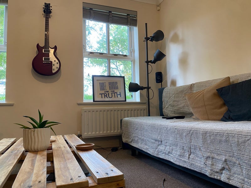 Room Highfield Close in Greater London