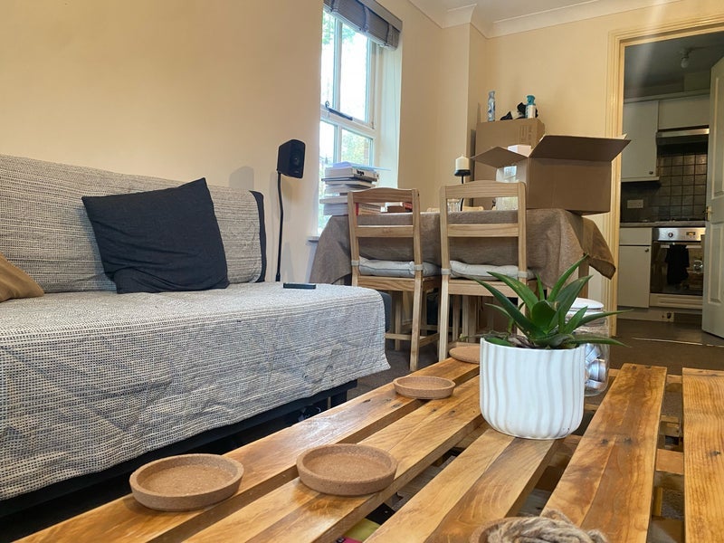 Room Highfield Close in Greater London