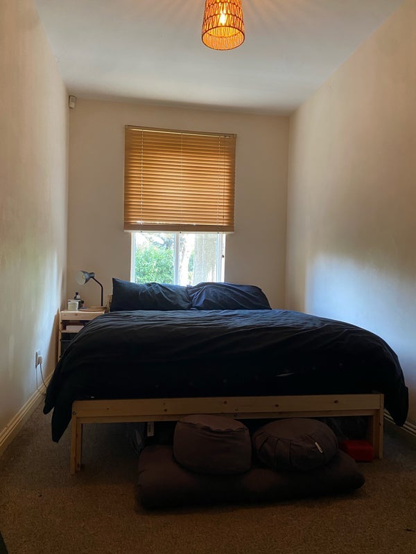 Room Highfield Close in Greater London