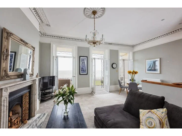 Flat Wellington Crescent in Thanet