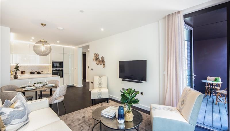 Flat Ponton Road in Greater London
