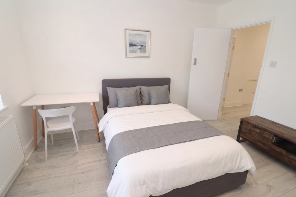 Room Globe Road in Greater London