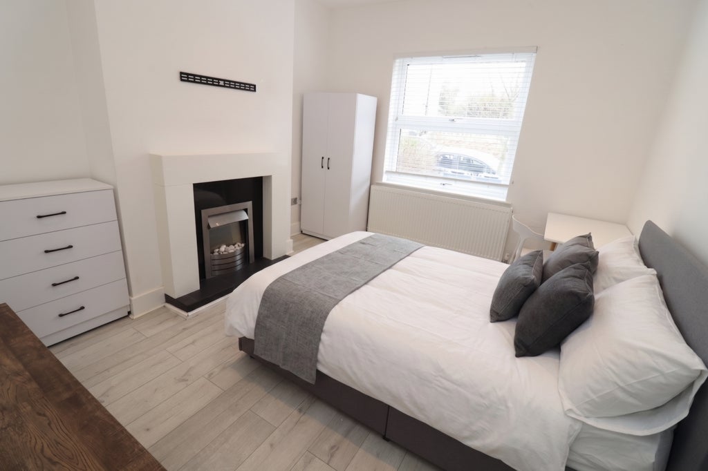 Room Globe Road in Greater London