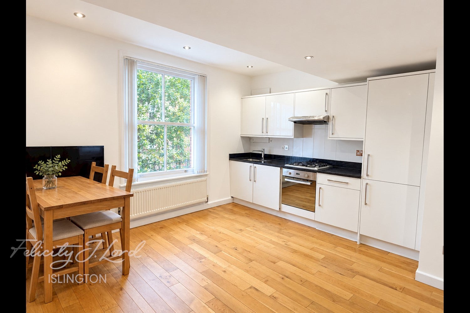 Flat Barnsbury Square in Greater London