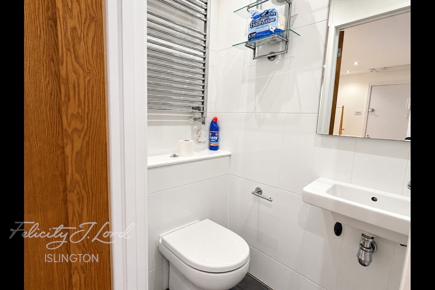 Flat Barnsbury Square in Greater London