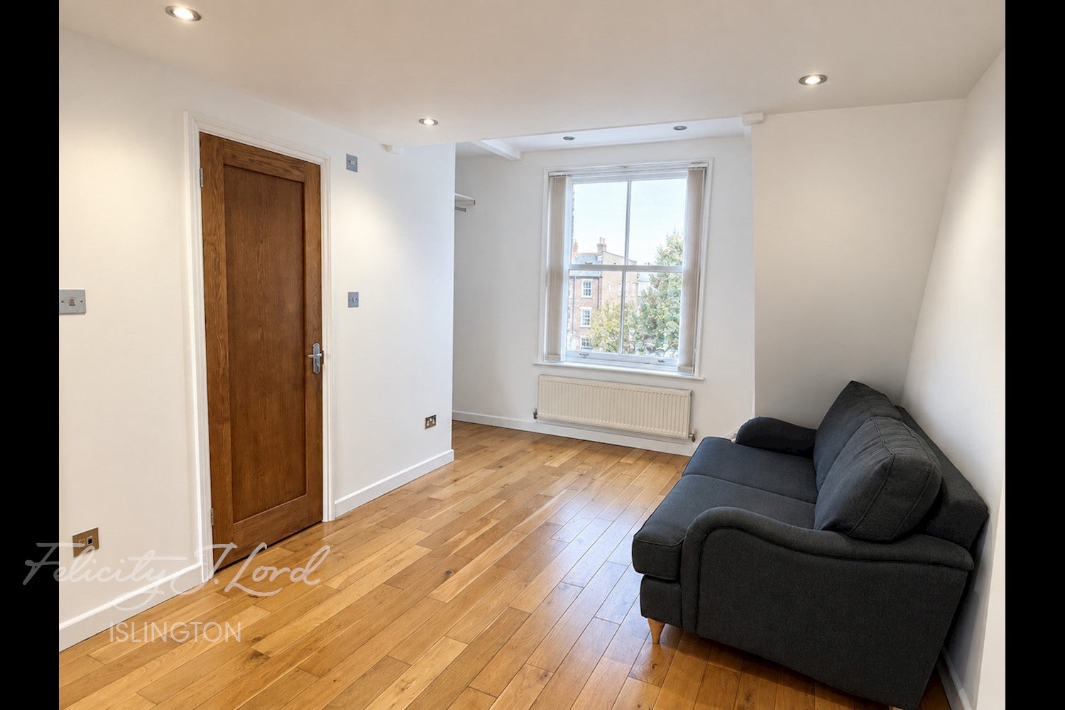 Flat Barnsbury Square in Greater London