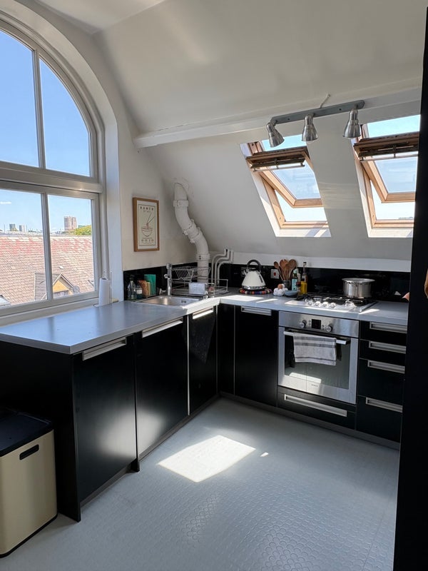 Flat Schoolbell Mews in Greater London