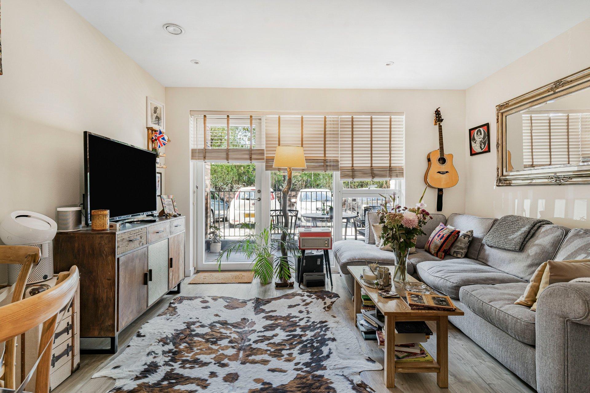 Flat Hatcham Street in Greater London