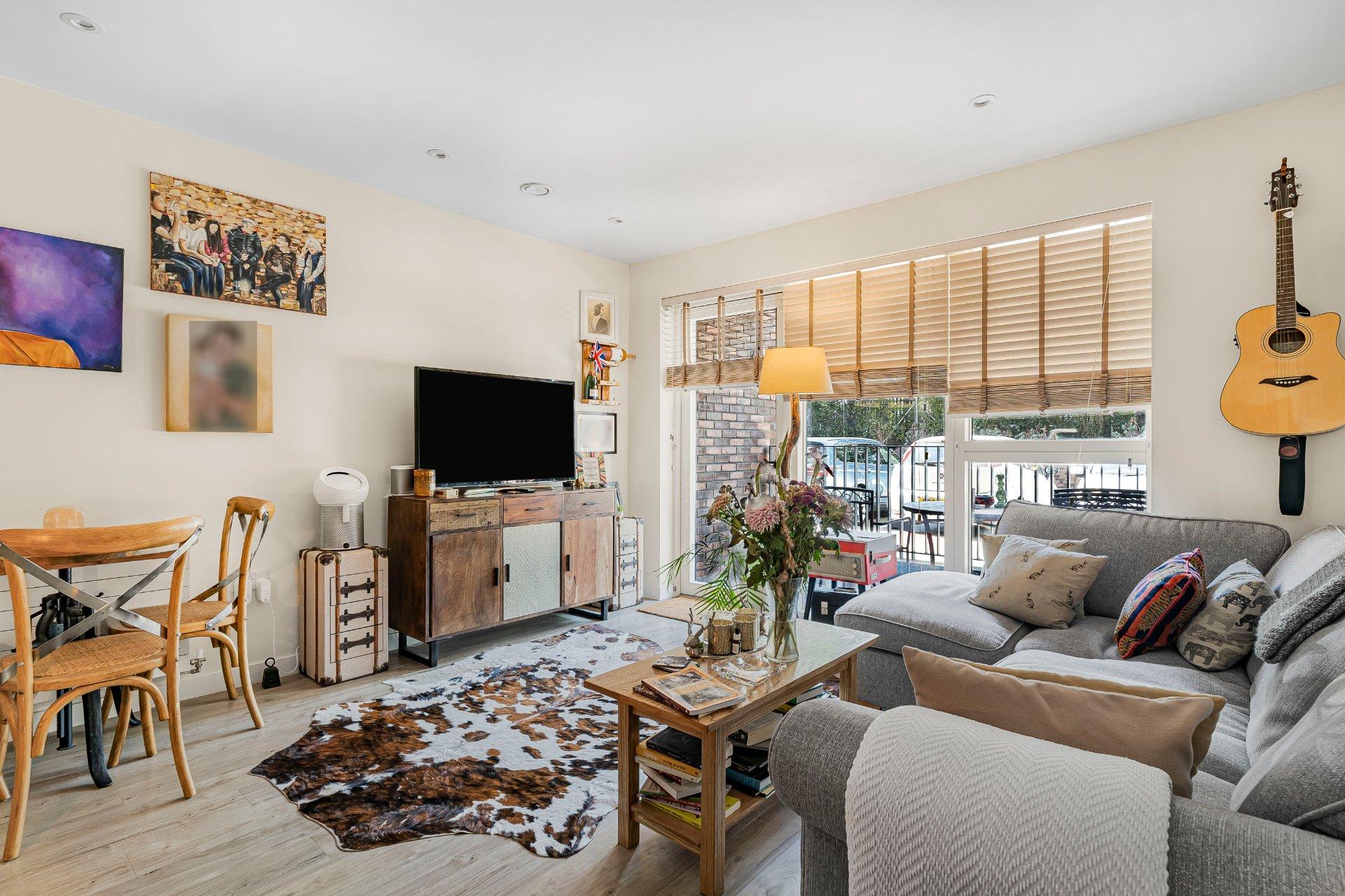 Flat Hatcham Street in Greater London