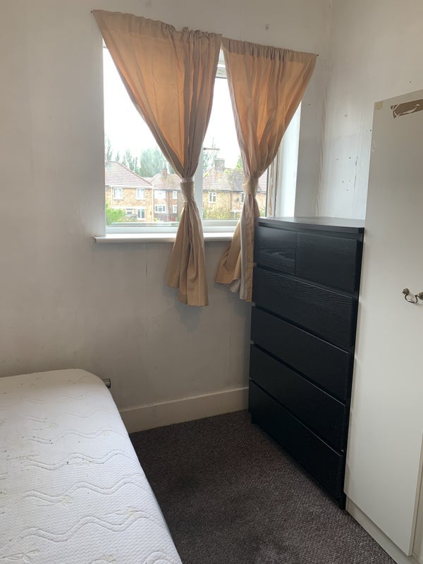 Room St John's Road in Greater London