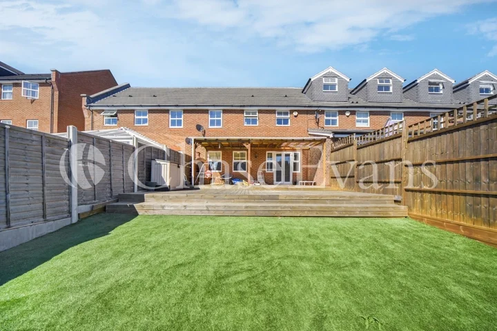 House Howerd Way in Greater London