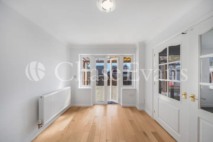 House Howerd Way in Greater London