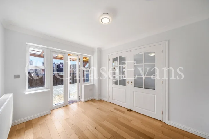 House Howerd Way in Greater London