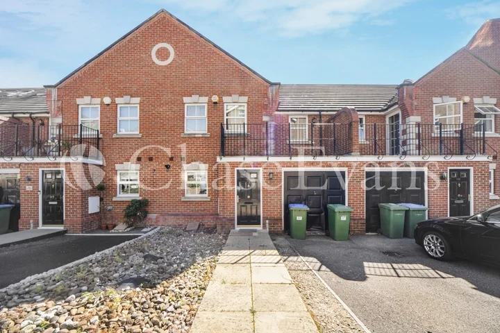 House Howerd Way in Greater London