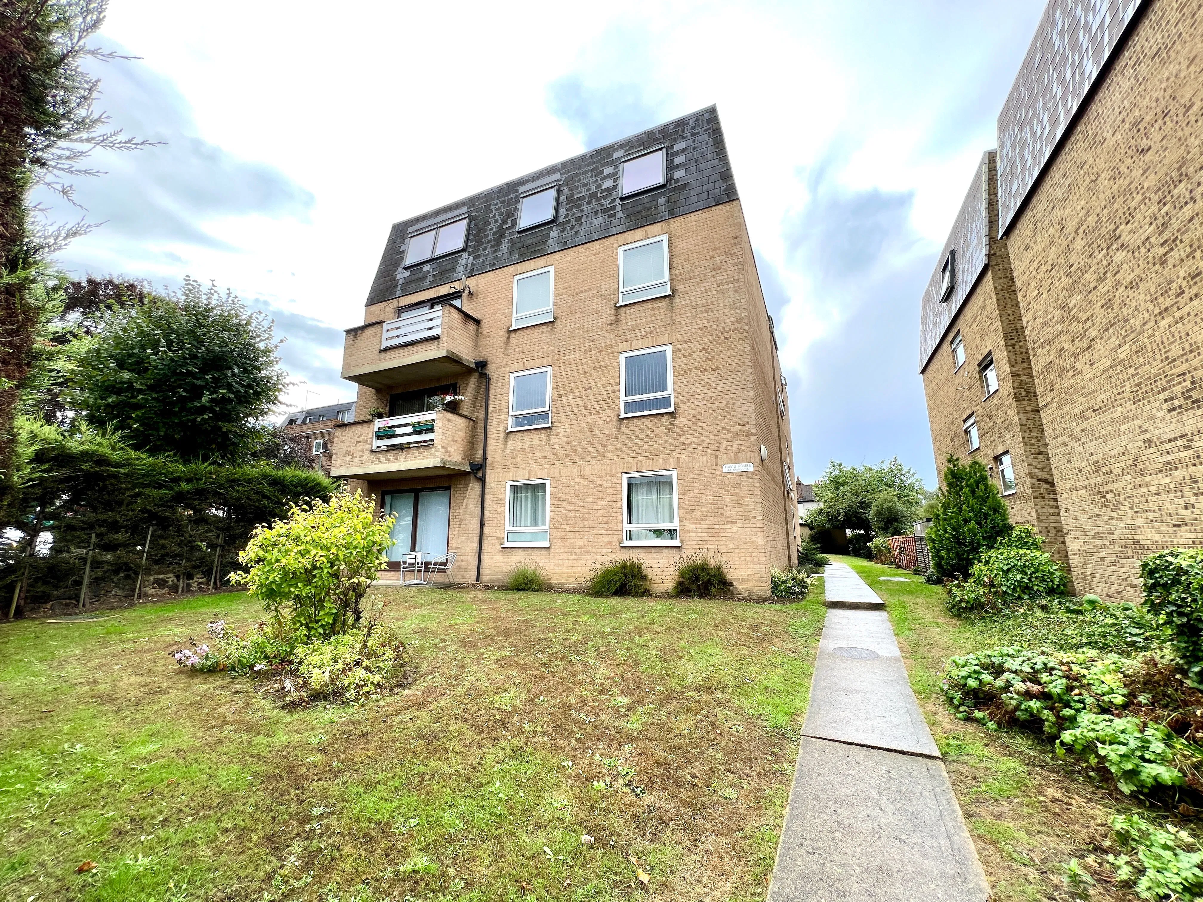 Flat Stanhope Road in Greater London