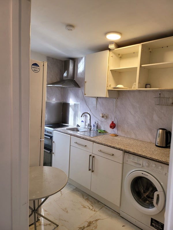 Flat Fullers Way North in Greater London
