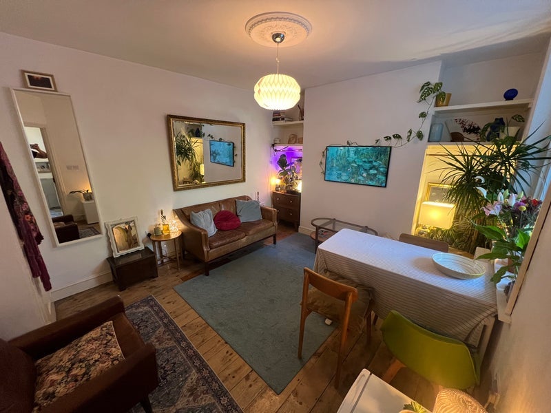 Room Glenarm Road in Greater London