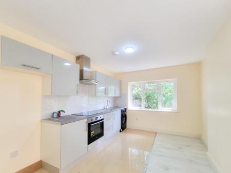 Flat Garston Park Parade in Watford