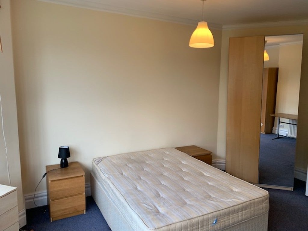 Flat Queen's Road in Greater London