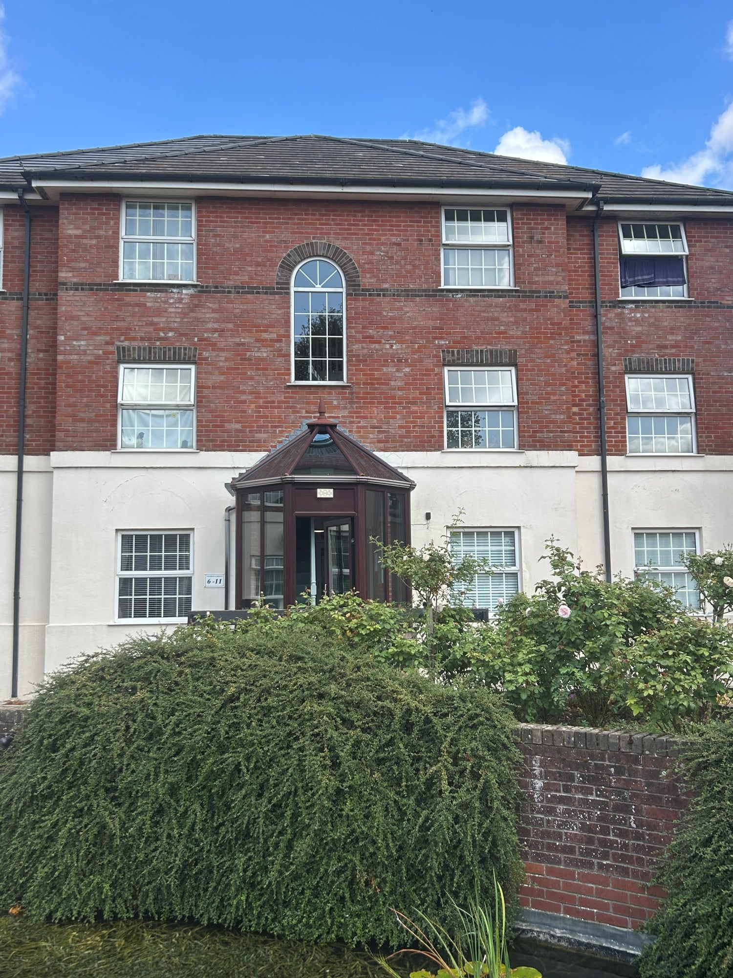 Flat Newbury Court in Gillingham