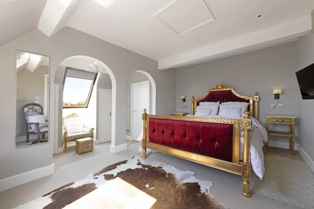 Flat Fitzjohn's Avenue in Greater London
