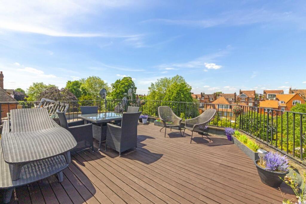 Flat Fitzjohn's Avenue in Greater London