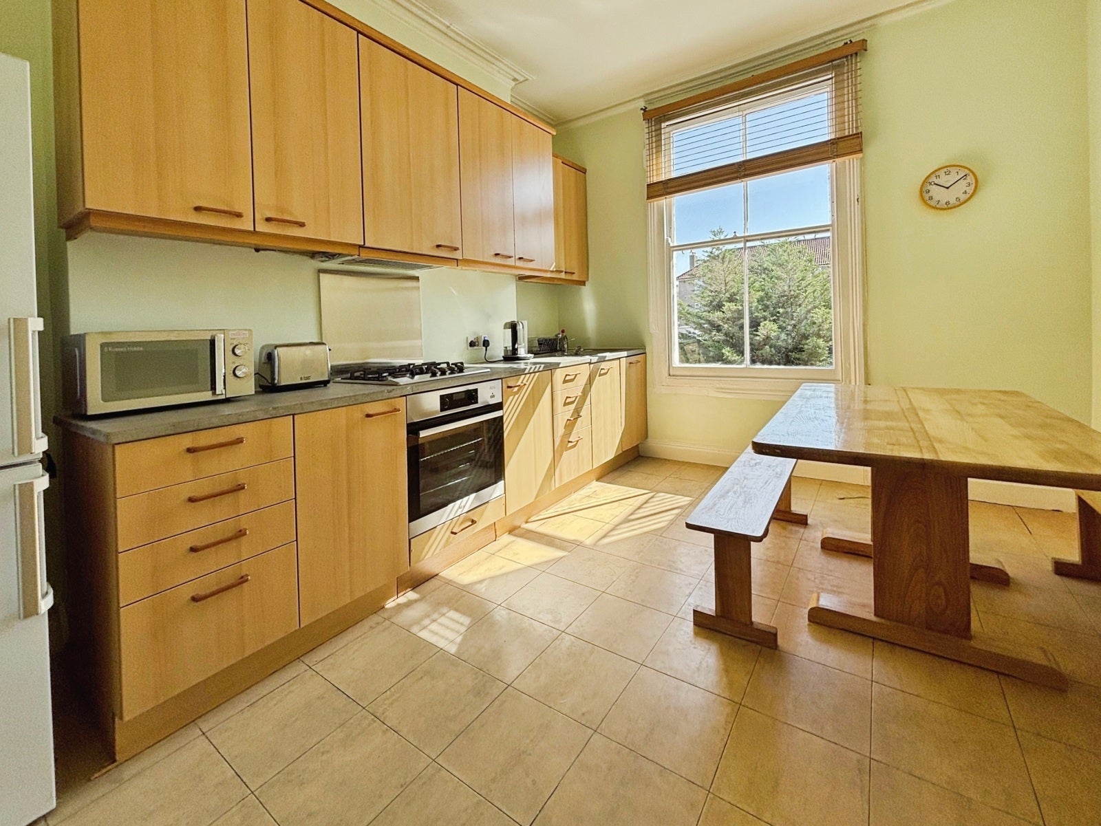 Flat Stanlake Road in Greater London