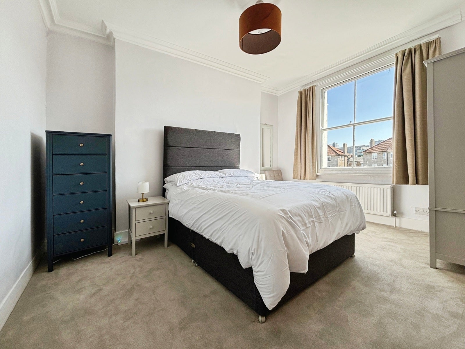 Flat Stanlake Road in Greater London