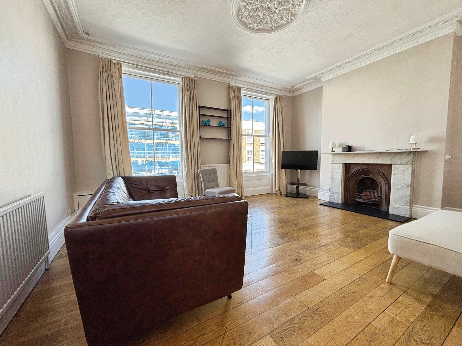 Flat Stanlake Road in Greater London