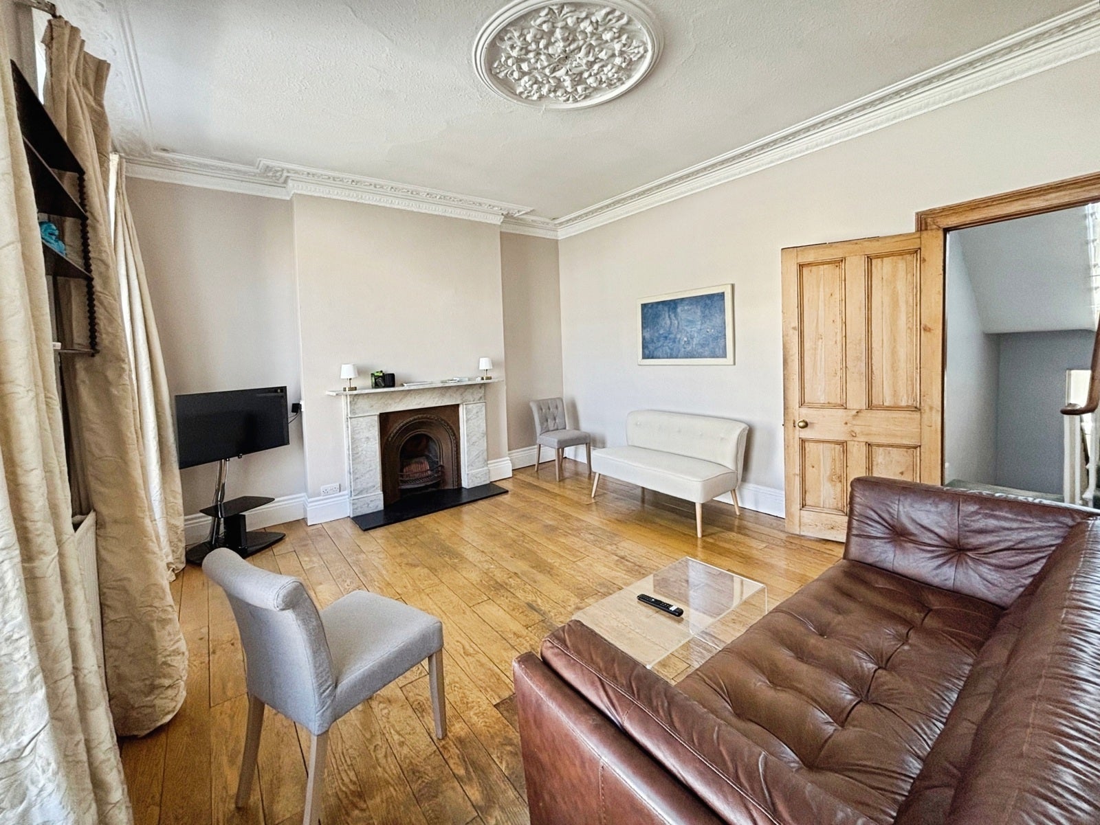 Flat Stanlake Road in Greater London
