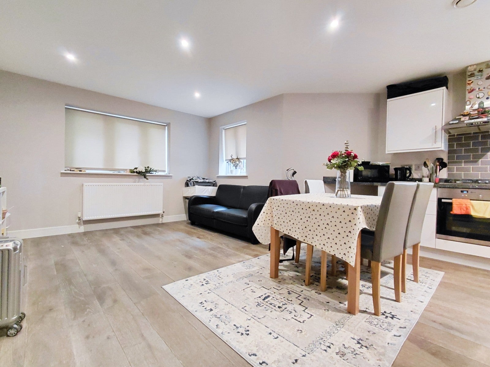 Flat Eaton Rise in Greater London