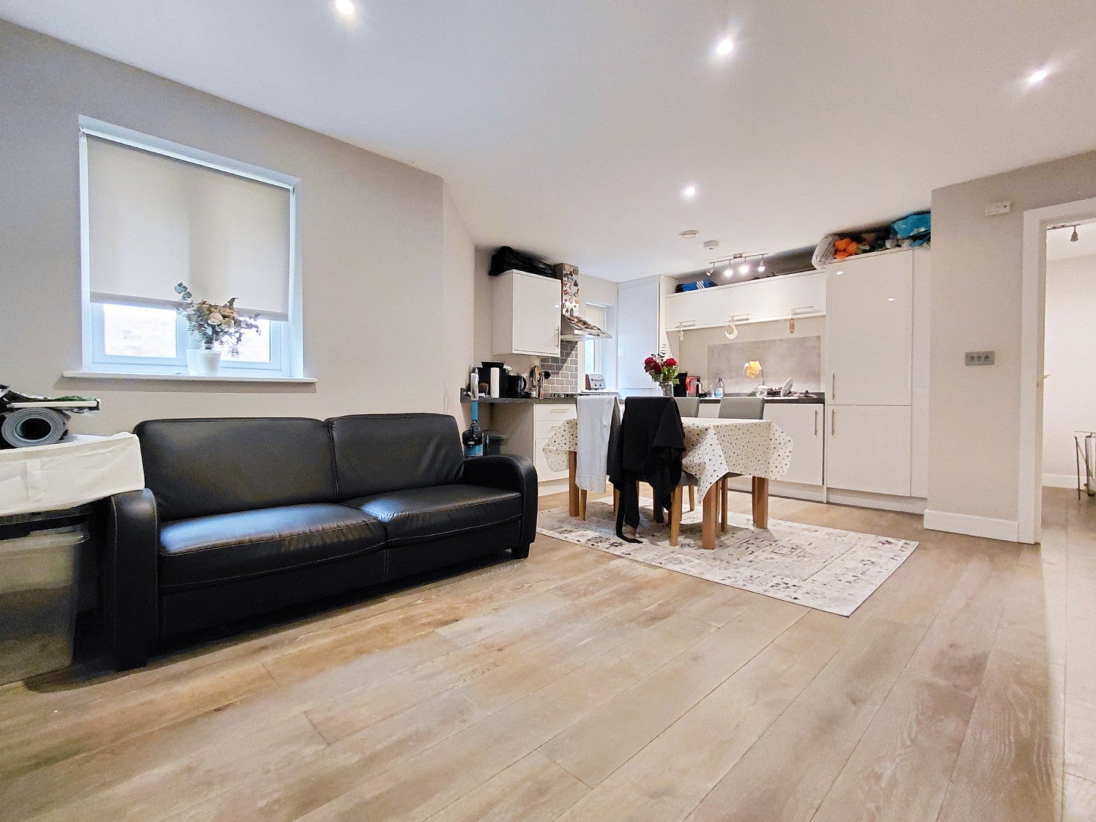 Flat Eaton Rise in Greater London