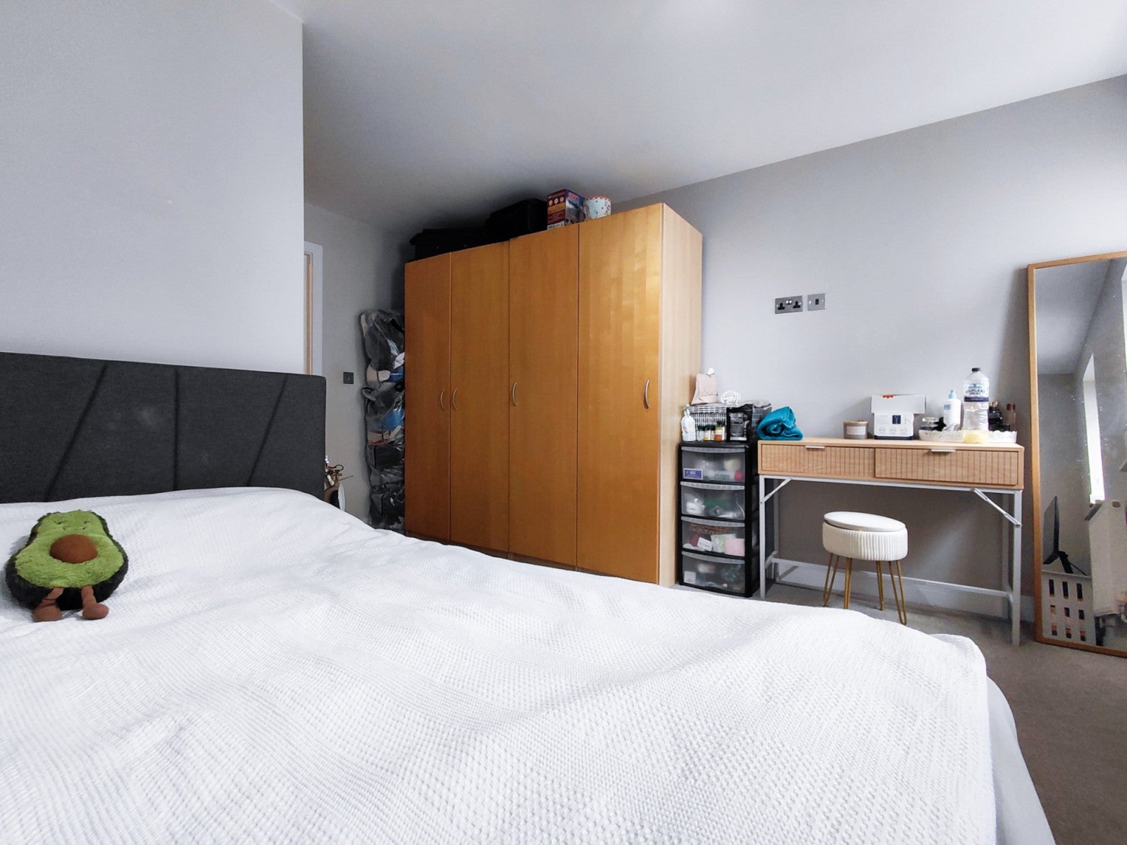 Flat Eaton Rise in Greater London