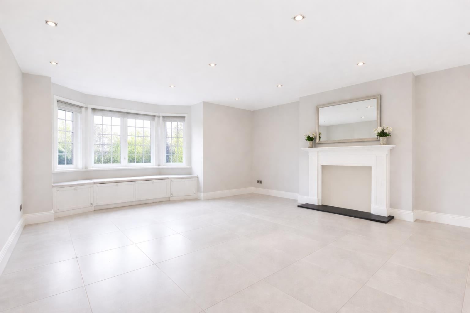 Flat Eyre Court in City of Westminster