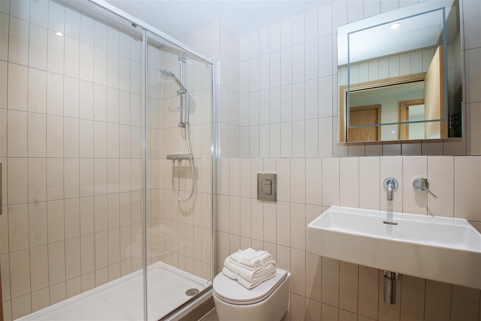 Flat Bath Road in Greater London