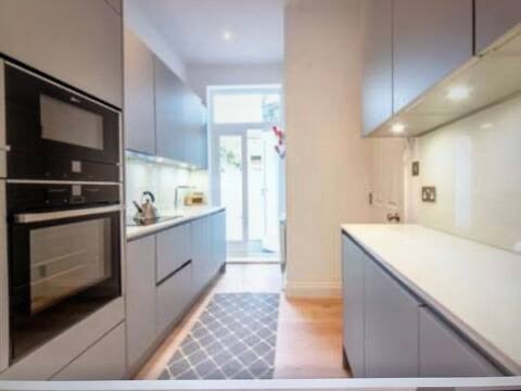 House Avenell Road in Greater London