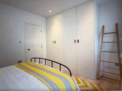 Flat Avenell Road in Greater London