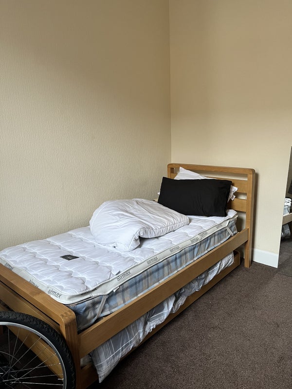 Room Abercorn Place in Winchburgh