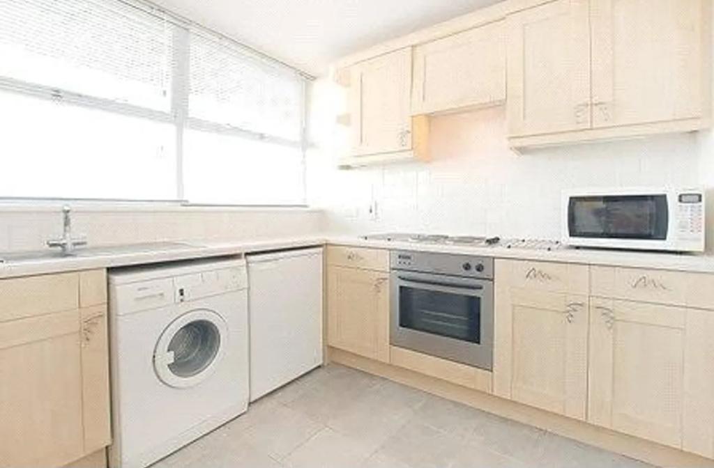 Flat Churchill Gardens Road in City of Westminster
