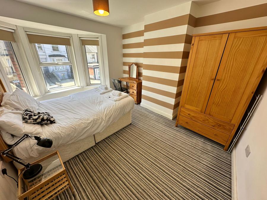Room West End Road in Salisbury