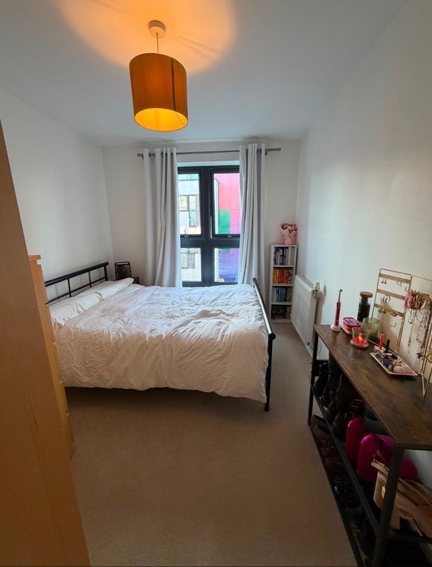 Room Broadwater Road in Greater London