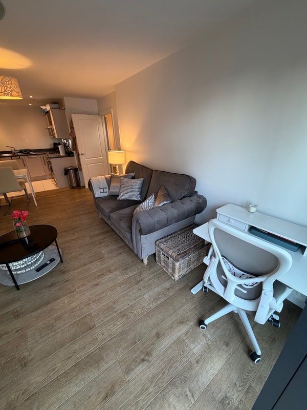 Room Broadwater Road in Greater London