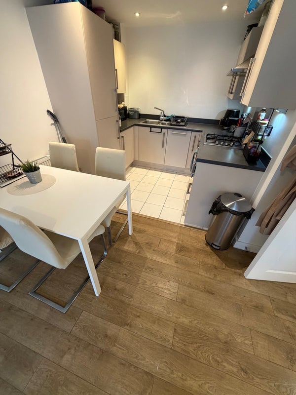 Room Broadwater Road in Greater London