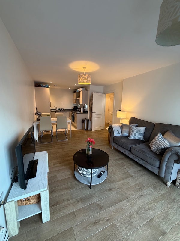 Room Broadwater Road in Greater London