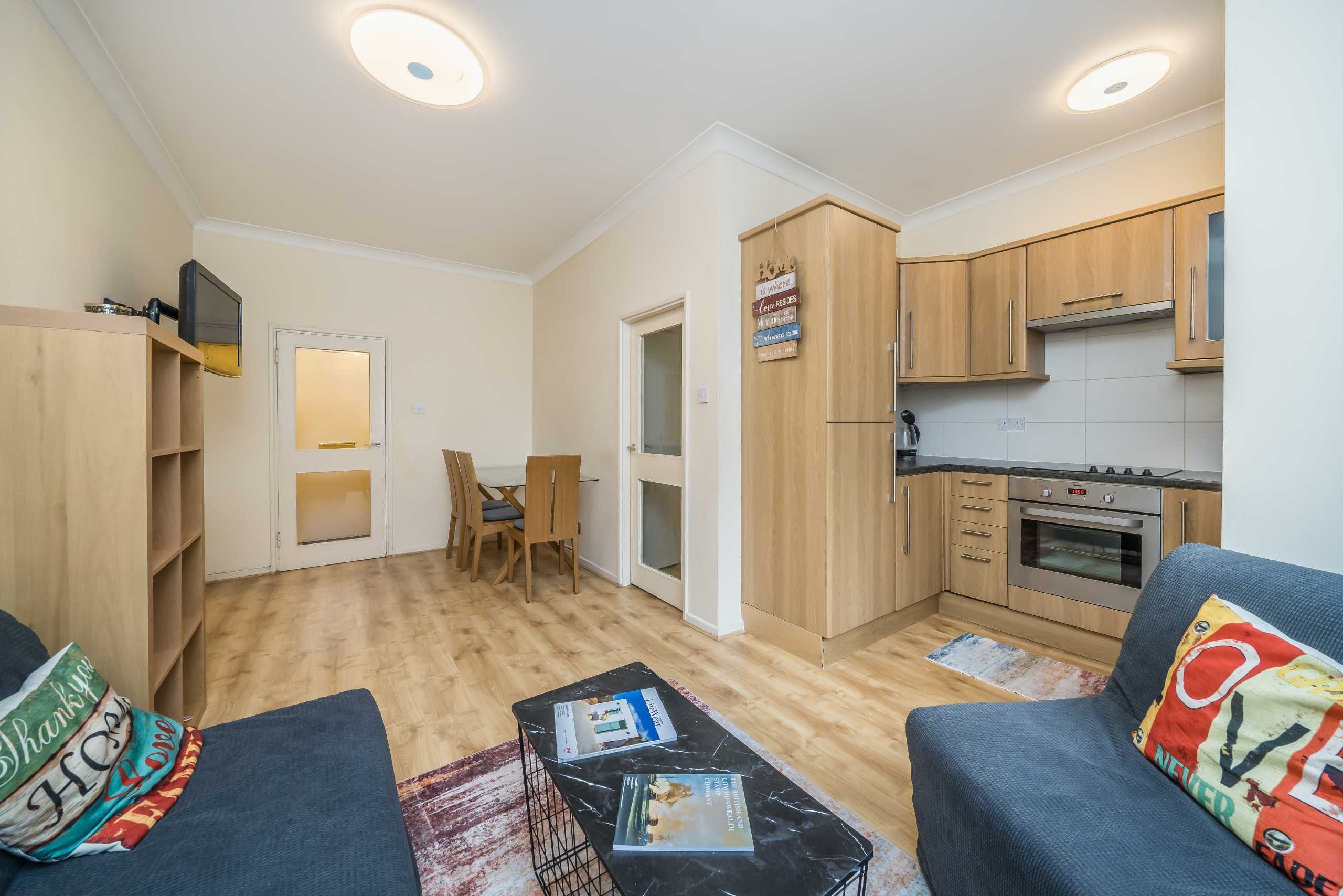 Flat Wakefield Mews in Greater London