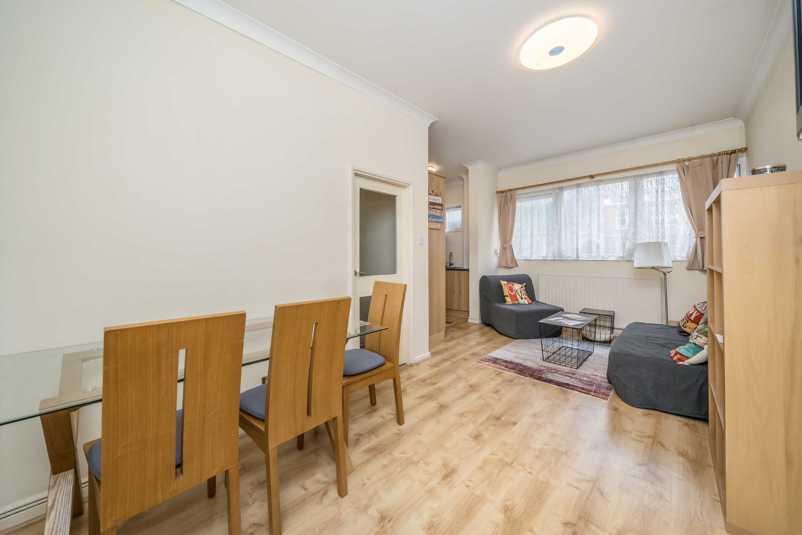 Flat Wakefield Mews in Greater London