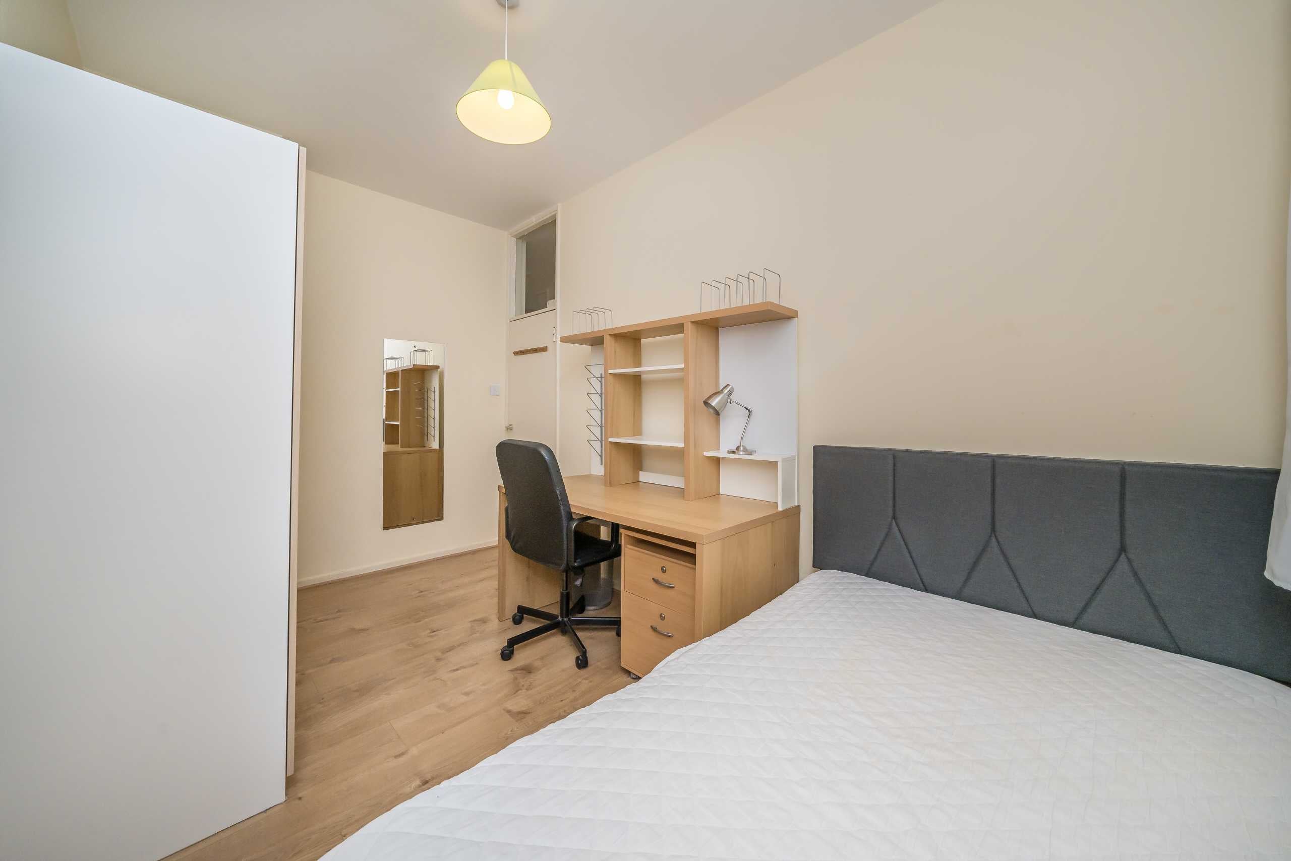 Flat Wakefield Mews in Greater London