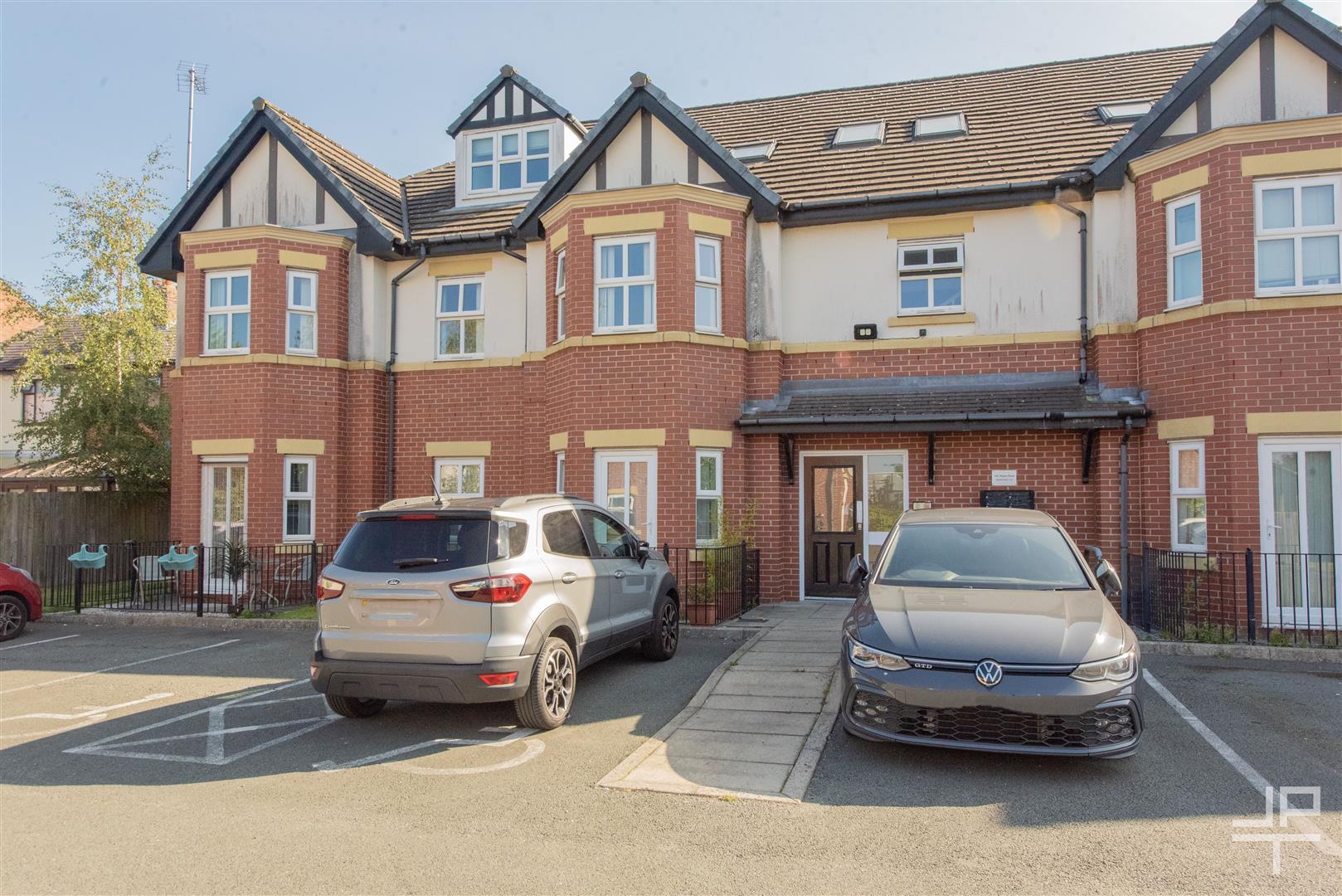 Flat Wigan Road in Ashton-in-Makerfield