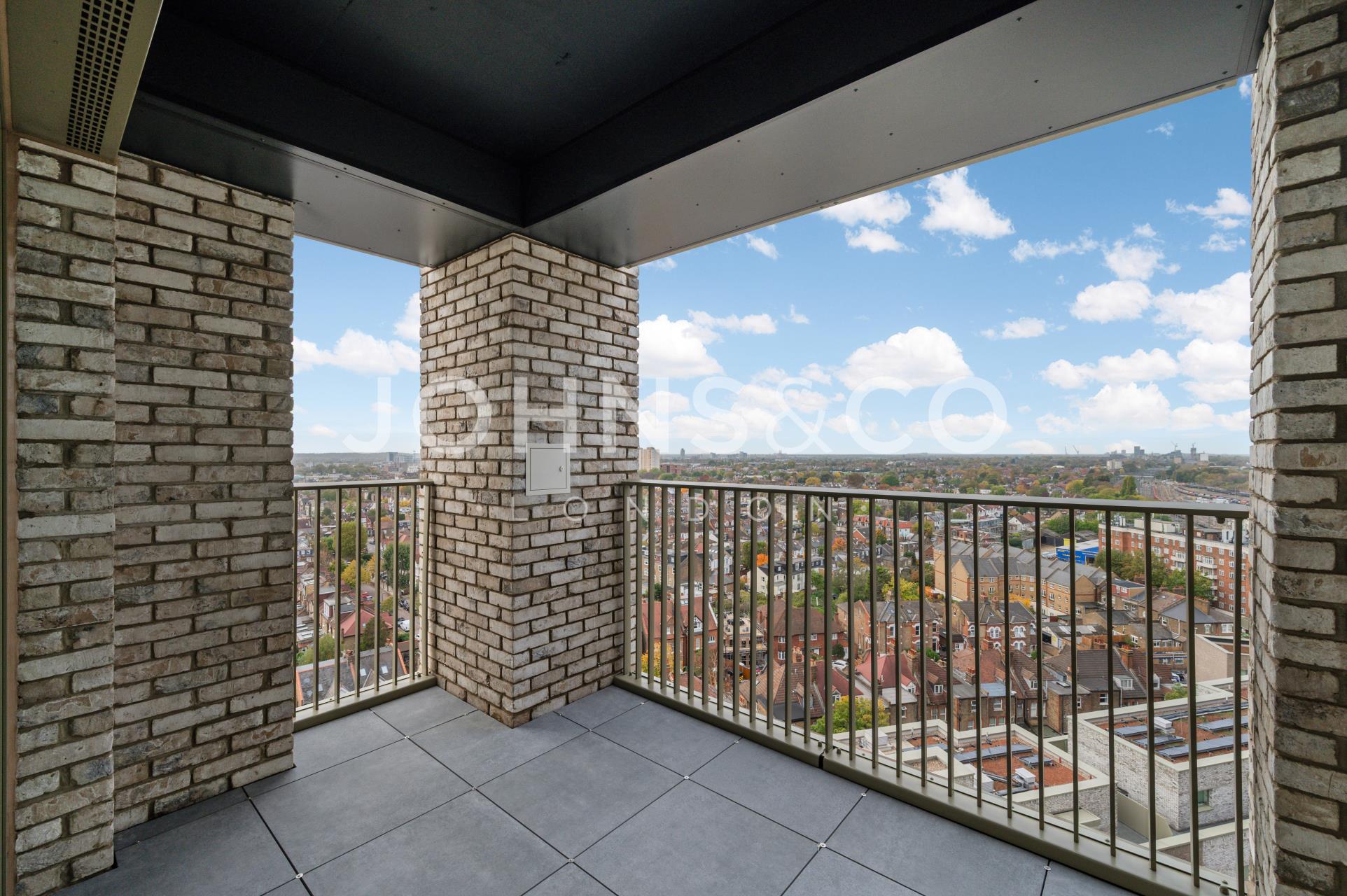 Flat Victoria Road in Greater London